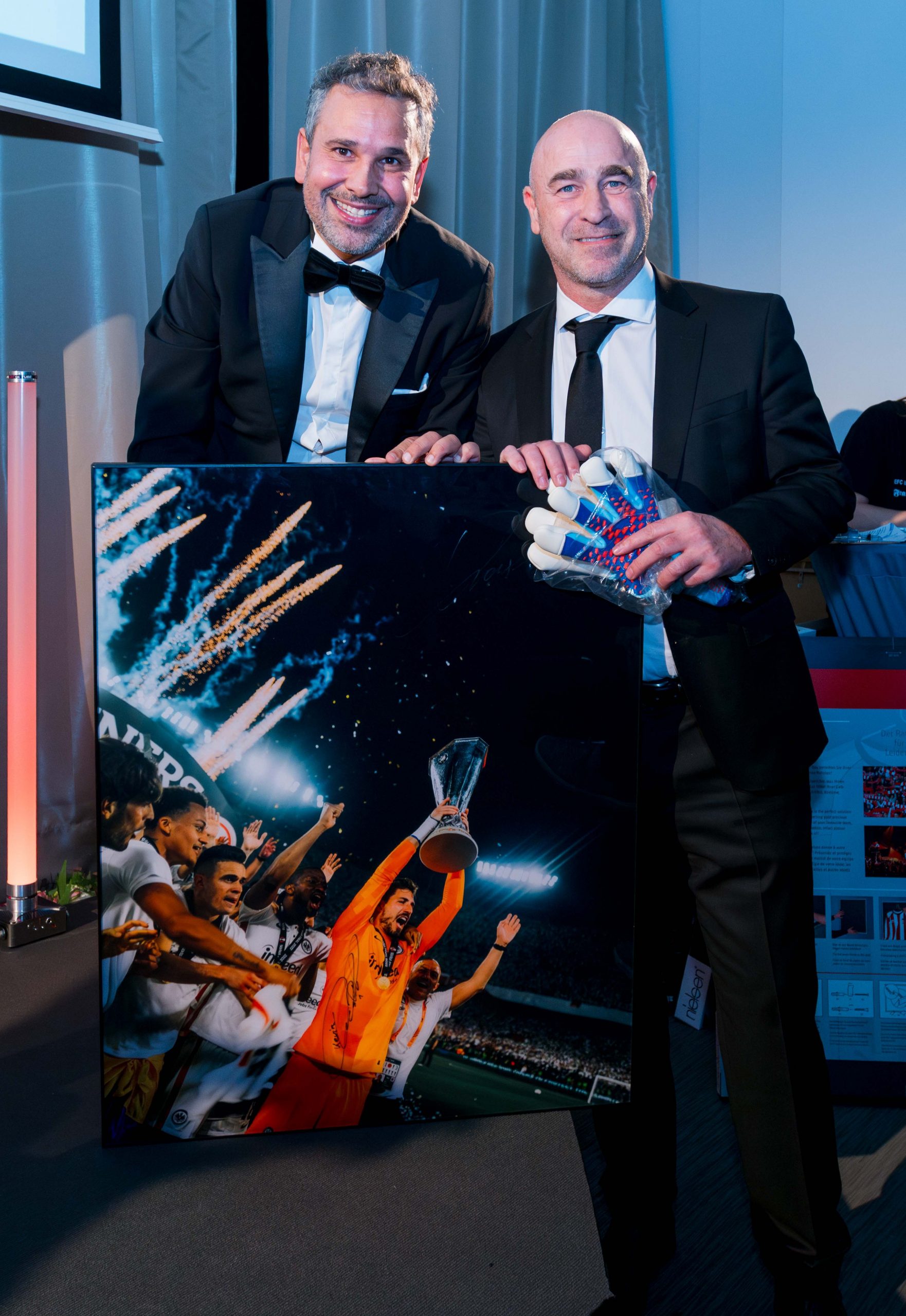 Links: Daniel Baumann (Präsident EFC Business Eagles Frankfurt 1899 e.V.) Rechts: Andreas Jacobi (Geschäftsführender Gesellschafter)